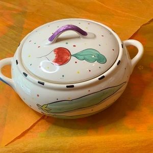 Soup tureen